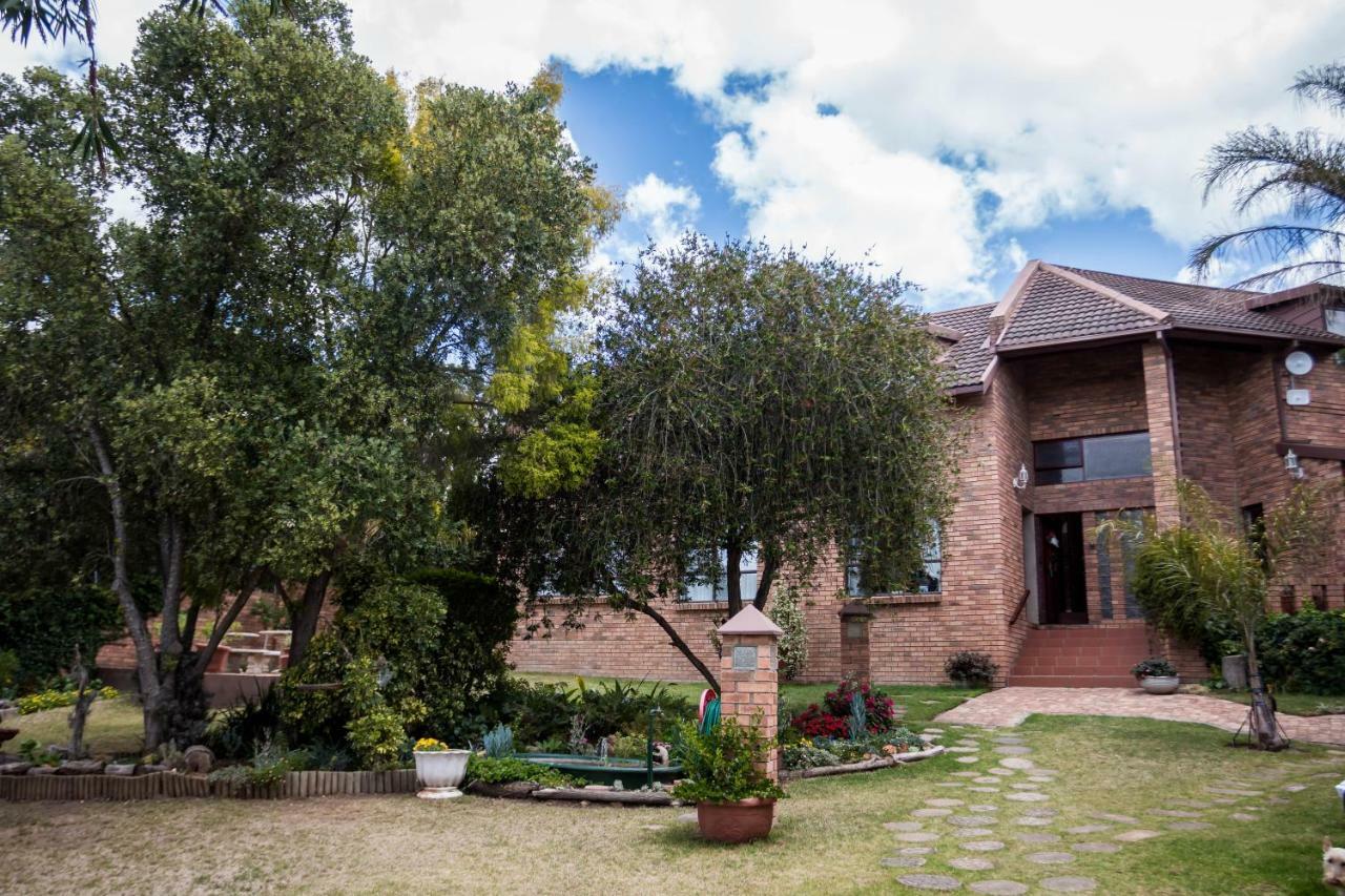 Jenny'S Guest House Grahamstown Kültér fotó