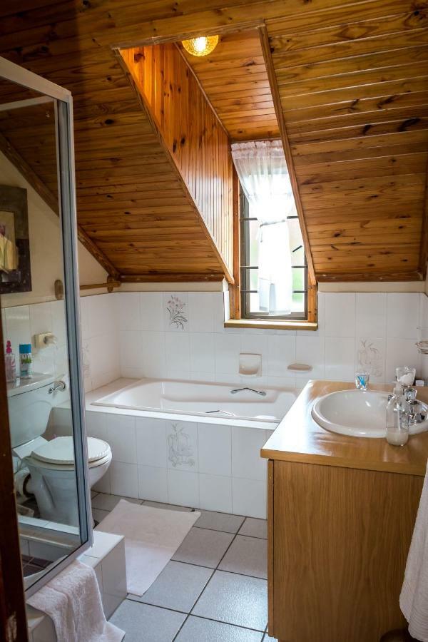 Jenny'S Guest House Grahamstown Kültér fotó